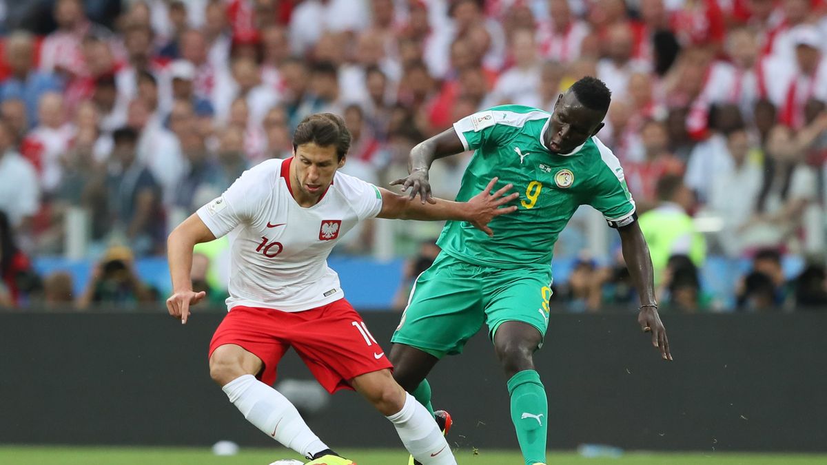 Grzegorz Krychowiak (z lewej) oraz Mame Diouf (z prawej)