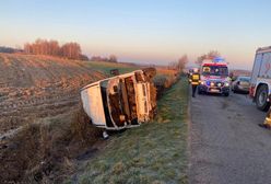 Bus w rowie. Są ranni, akcja służb