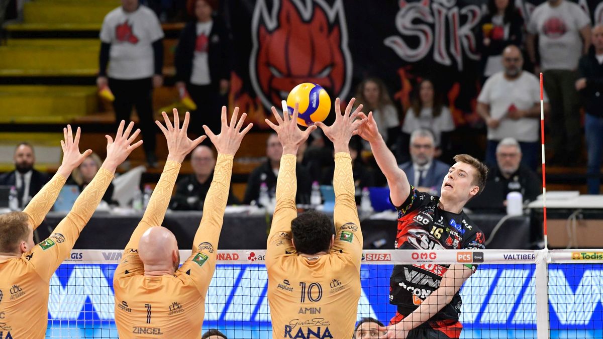 Materiały prasowe / legavolley.it / Na zdjęciu: Kamil Semeniuk w ataku