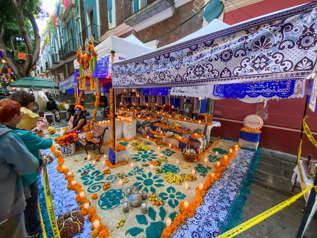 Taniec życia i pamięci. Otwierają drzwi dla zmarłych i świętują razem z nimi