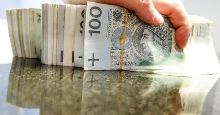 Polacy oszczędzają coraz więcej. Nadal jednak jesteśmy w ogonie Europy
