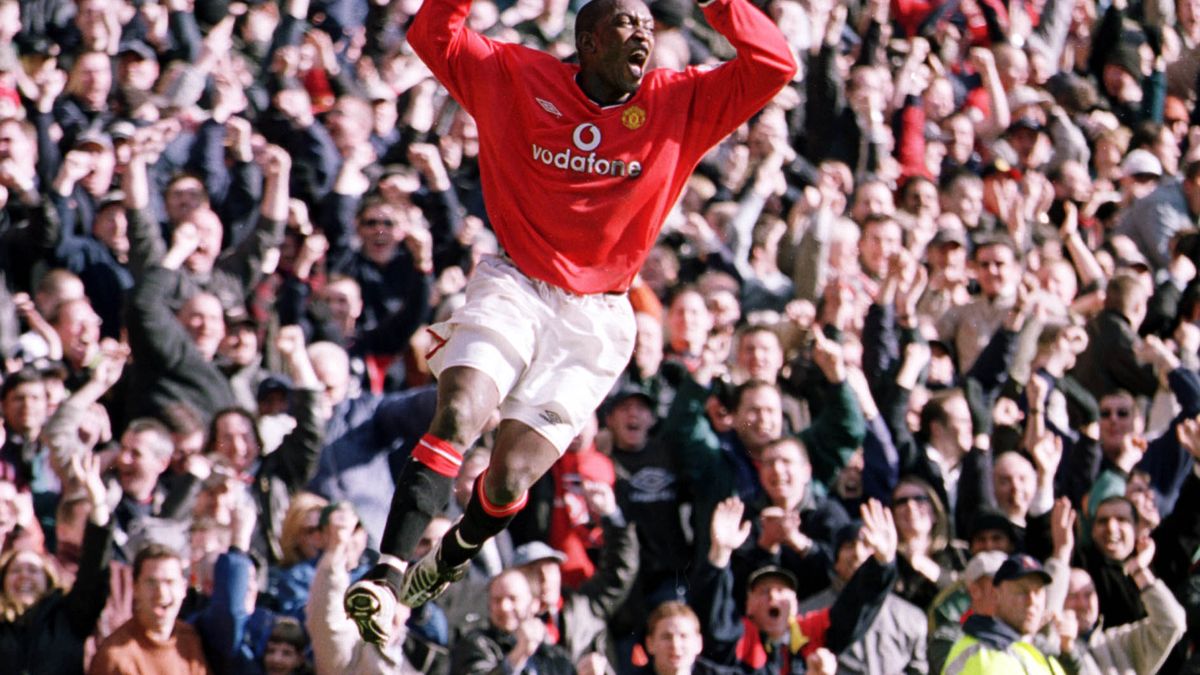 Zdjęcie okładkowe artykułu: Getty Images / Gary M. Prior  / Dwight Yorke w meczu Man Utd, rok 2001