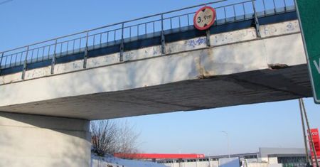 Wiadukt przy Kolejowej wymaga pilnej interwencji. Jest apel do miasta i PKP