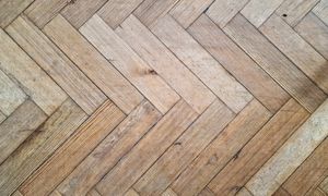 Wsmaruj w podłogę. Rysy z parkietu znikną jak ręką odjął