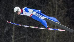 Jemu wiatr w plecy nie przeszkadzał. Dalekie skoki Polaka