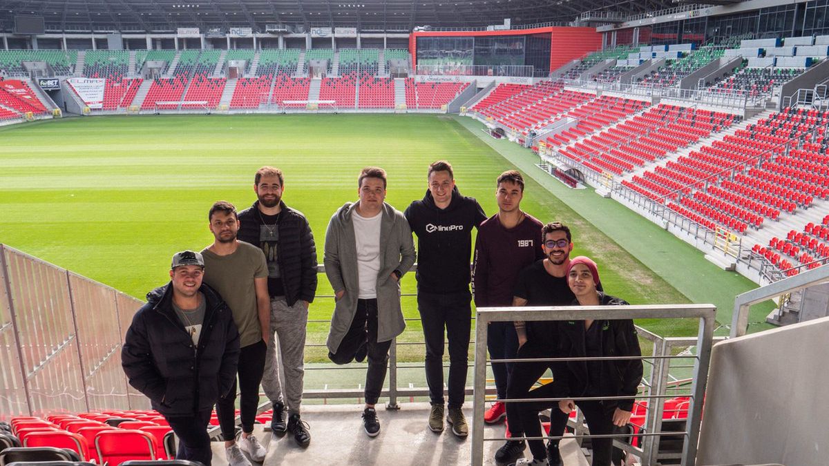 Twitter / Twitter eMinePro / Na zdjęciu: MIBR podczas pierwszego bootcampu na Stadionie Miejskim w Tychach