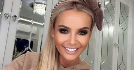Monika Chwajoł chwali się zdjęciem sprzed lat: "Ciemne włosy, bez sztucznych rzęs, STARY NOSEK" (FOTO)