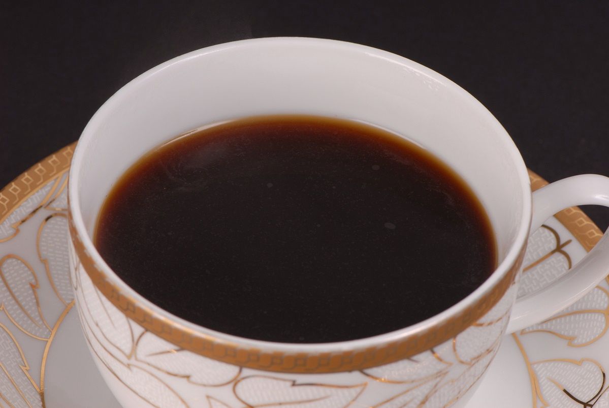 Zamiast słodzić kawę, dorzuć jedną kosteczkę. Mózg wskoczy na pełne obroty, nastrój będzie lepszy.
