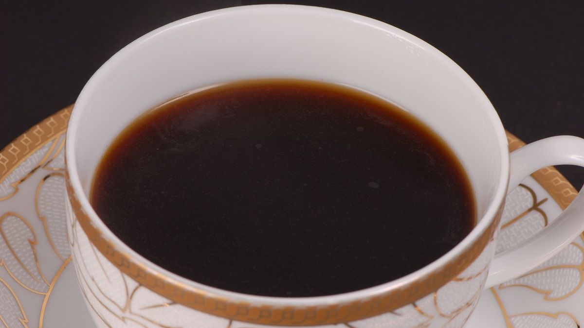 Zamiast słodzić kawę, dorzuć jedną kosteczkę. Mózg wskoczy na pełne obroty, nastrój będzie lepszy.