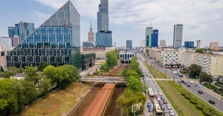 Mają sposób na dogęszczenie centrów miast. Zarobi na tym PKP