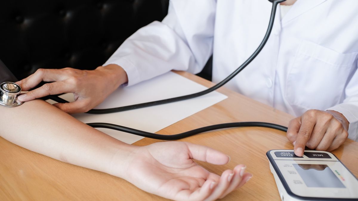 Irbesartan obniża ciśnienie tętnicze z niewielką zmianą częstości akcji serca