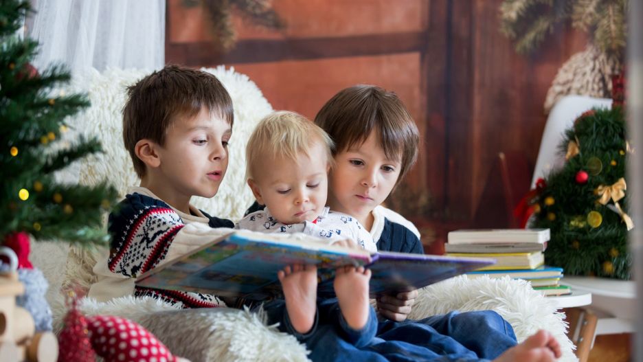 dzieci święta choinka Boże Narodzenie