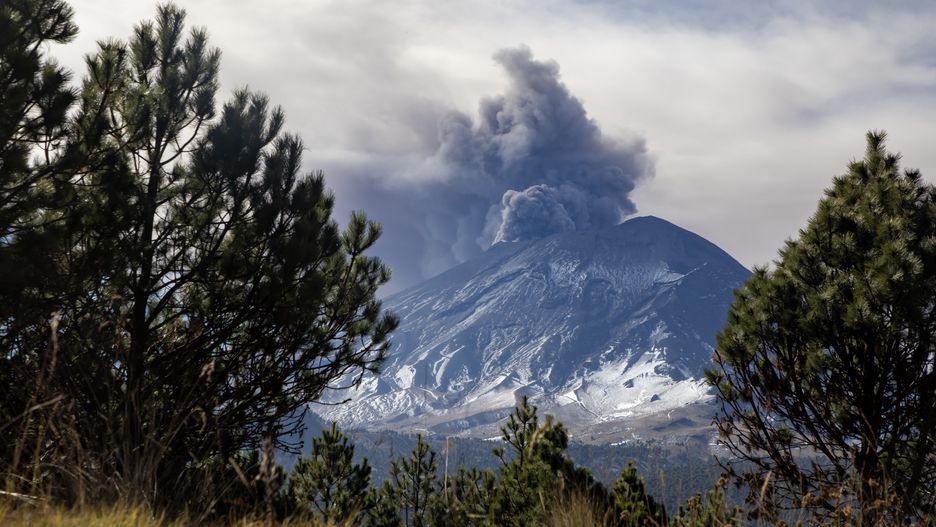Obudził się Popocatepetl. Odwołane loty i "żółty alert"