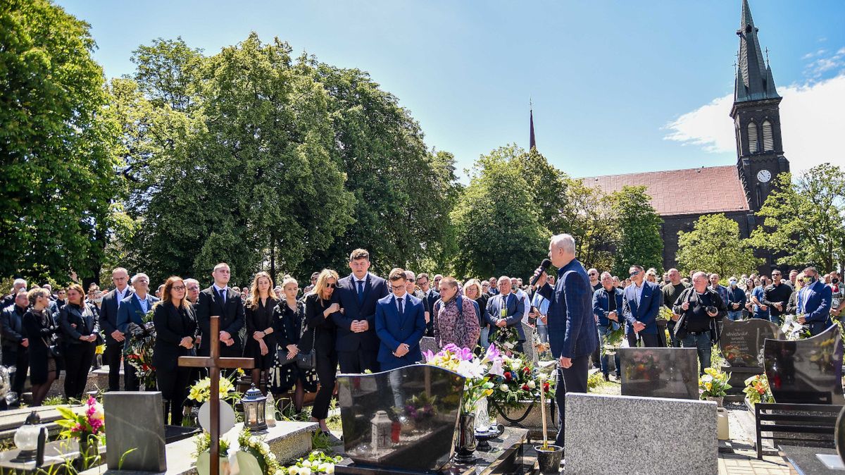 Zdjęcie okładkowe artykułu: Newspix / Lukasz Sobala / Press Focus / Pogrzeb Piotra Rockiego
