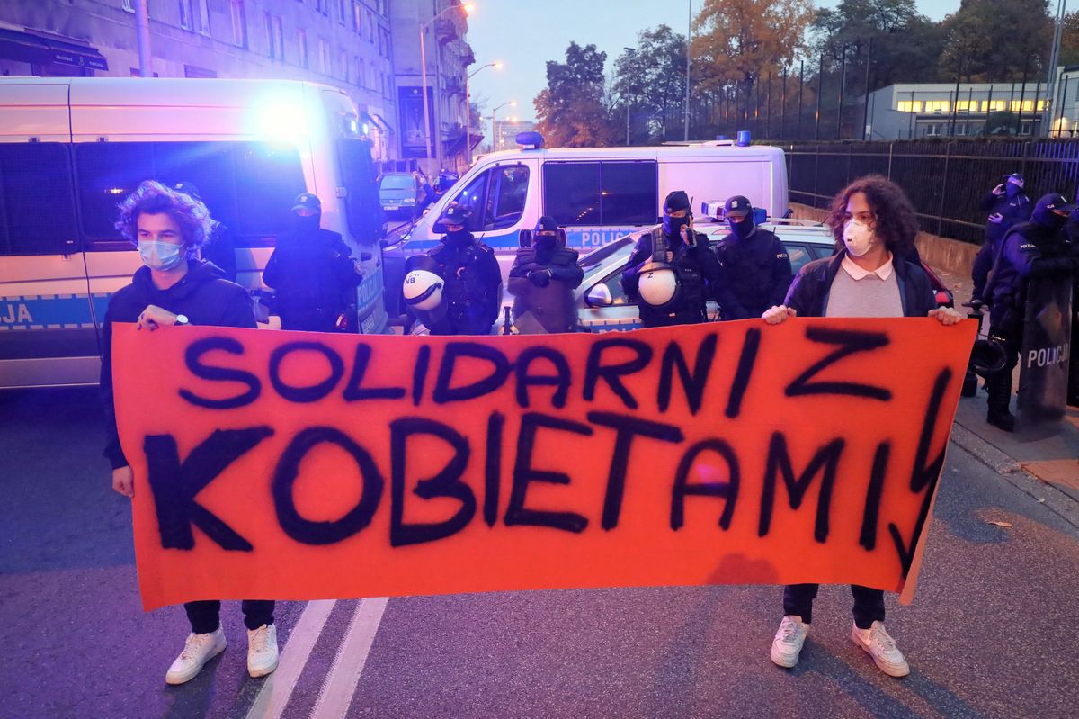 Strajk kobiet. Polacy popierają protesty? Najnowszy sondaż