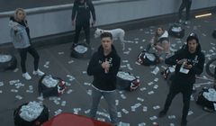 „Tymczasem jest Prosto” w promocji piwa EB (wideo)