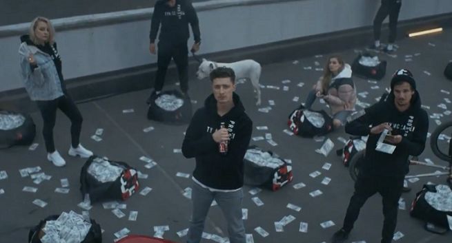 „Tymczasem jest Prosto” w promocji piwa EB (wideo)