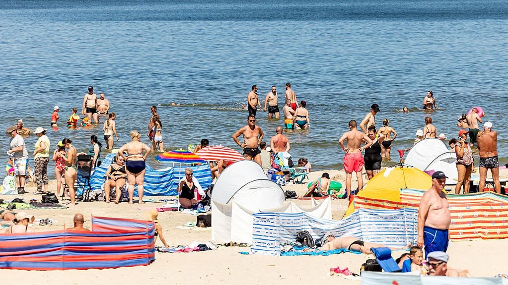 Polacy na wakacjach roszczeniowi i marudni. "Spytał, czy mogę odstąpić pół litra"