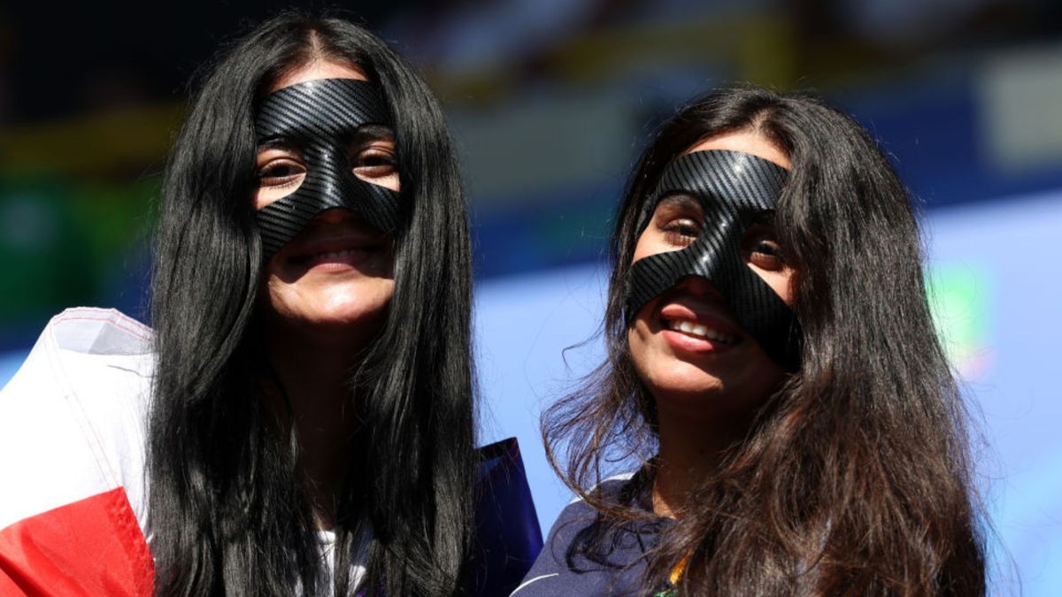 Zdjęcie okładkowe artykułu: Getty Images / Fanki reprezentacji Francji w maskach