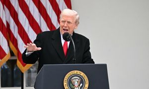 Po 1000 dol. na konto. Trump ogłasza szczegóły nowego programu