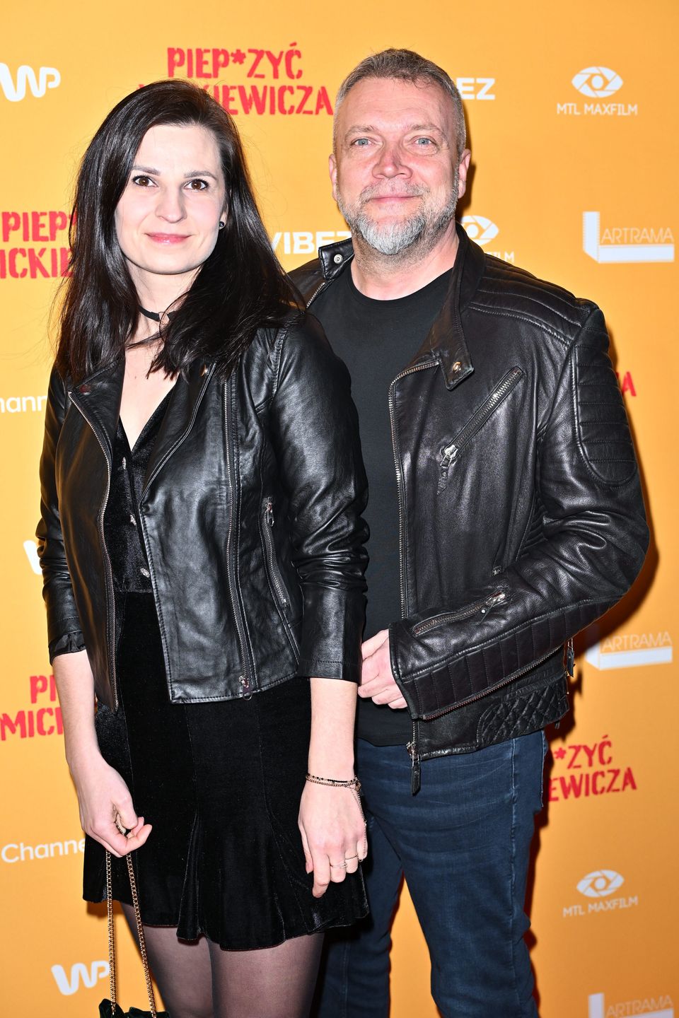Sebastian Wątroba z żoną na premierze filmu "Pieprzyc Mickiewicza"