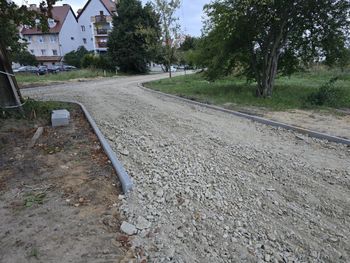 Leszno: Alejka za osiedlem Ogrody zyskuje nowe życie