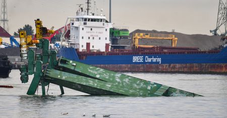 Wichura powaliła dźwig? Jest zdjęcie z portu Gdańsk