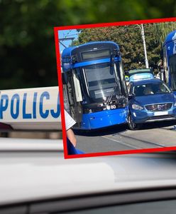 Chciała wyprzedzić tramwaj. Sparaliżowała ruch w centrum Krakowa