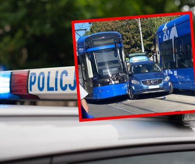 Chciała wyprzedzić tramwaj. Sparaliżowała ruch w centrum Krakowa