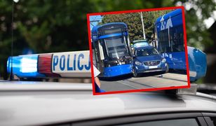 Chciała wyprzedzić tramwaj. Sparaliżowała ruch w centrum Krakowa