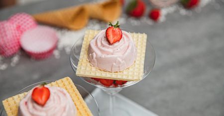 Połącz 4 składniki i przelej je do formy. Domowe lody będą wyglądać jak piękne róże