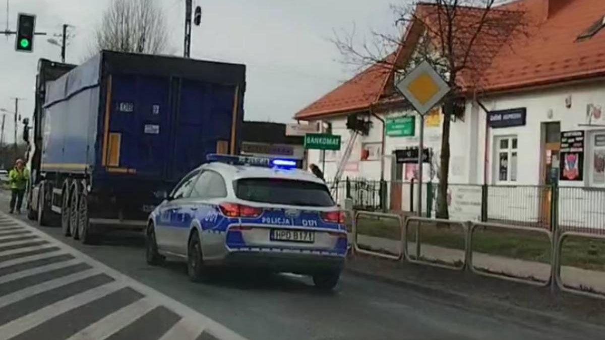 Zepsuta ciężarówka na DK19 w Niemcach