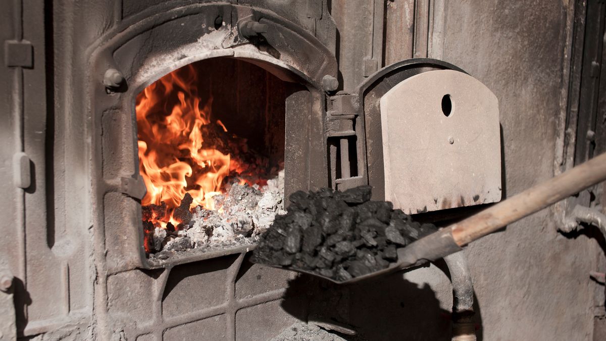 Węgiel; piec; piecyk; ogrzewanie; ogrzewanie domu; piec węglowy; coal; stove