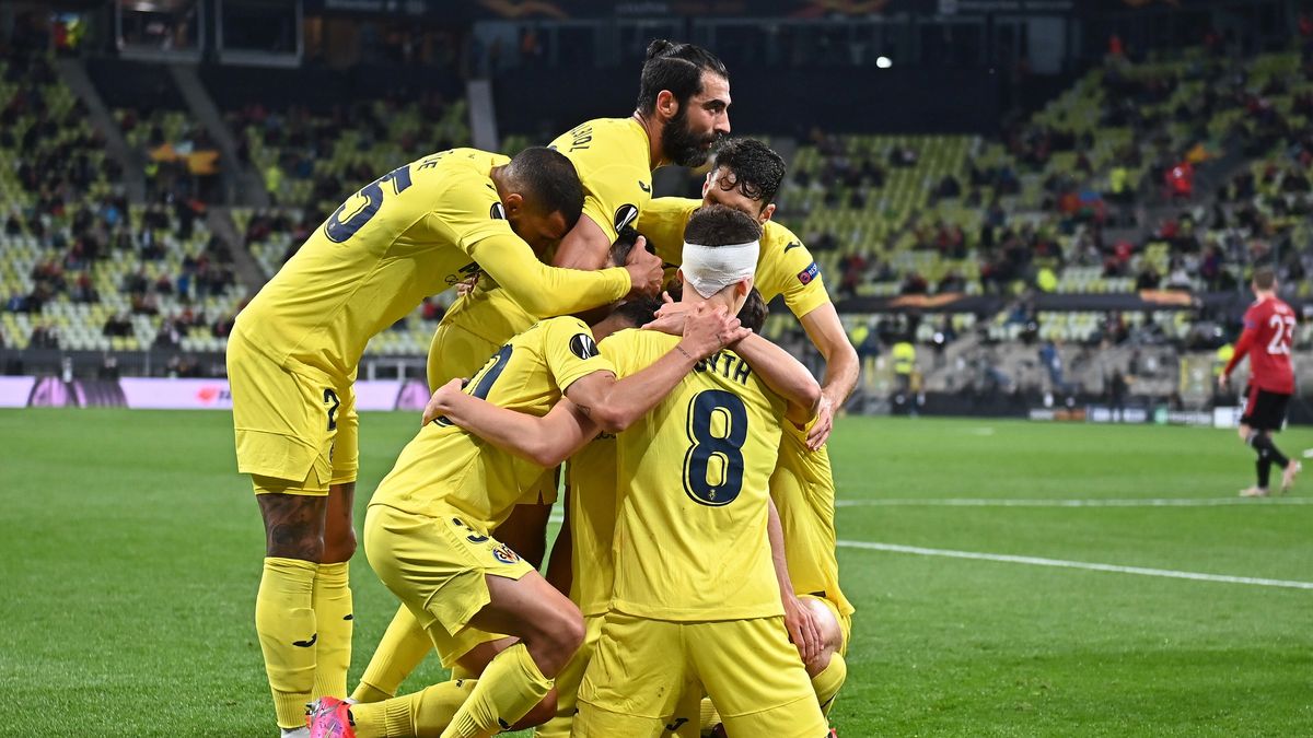 PAP / Marcin Gadomski / Na zdjęciu: piłkarze Villarrealu CF cieszą się z gola Gerarda Moreno