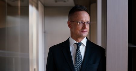 Paszporty dyplomatyczne dla ludzi Orbana. Tropy do Petera Szijjarto
