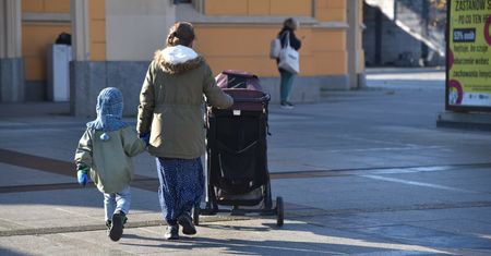 Polska się kurczy. W 90 powiatach dzietność runęła. Alarmujące dane