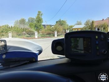 23-latka pędziła audi przez teren zabudowany. Policjanci zatrzymali jej prawo jazdy
