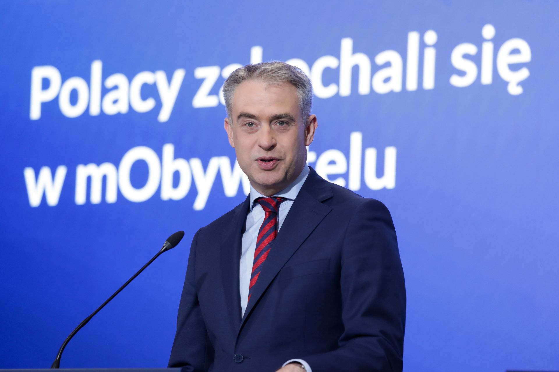 Przybywa użytkowników mObywatela. Podano liczby
