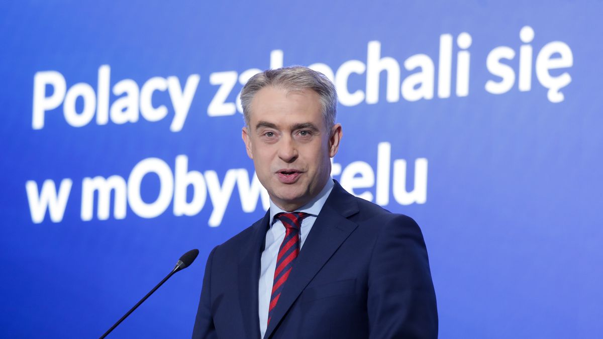 Warszawa, 26.05.2026. Wicepremier, minister cyfryzacji Krzysztof Gawkowski podczas konferencji prasowej w Warszawie, 26 bm. Temat: mObywatel z nowym rekordem. (ad) PAP/Tomasz Gzell