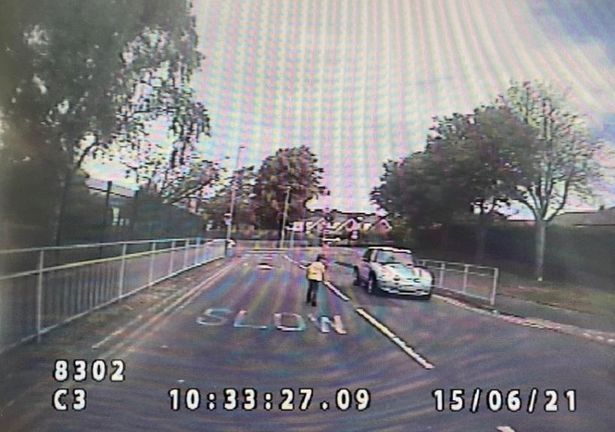 Chłopiec wybiegł na ruchliwą ulicę