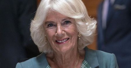 Mało brakowało, a królowa Camilla w ogóle by się nie urodziła! Czy dlatego tak walczy przeciwko przemocy domowej?