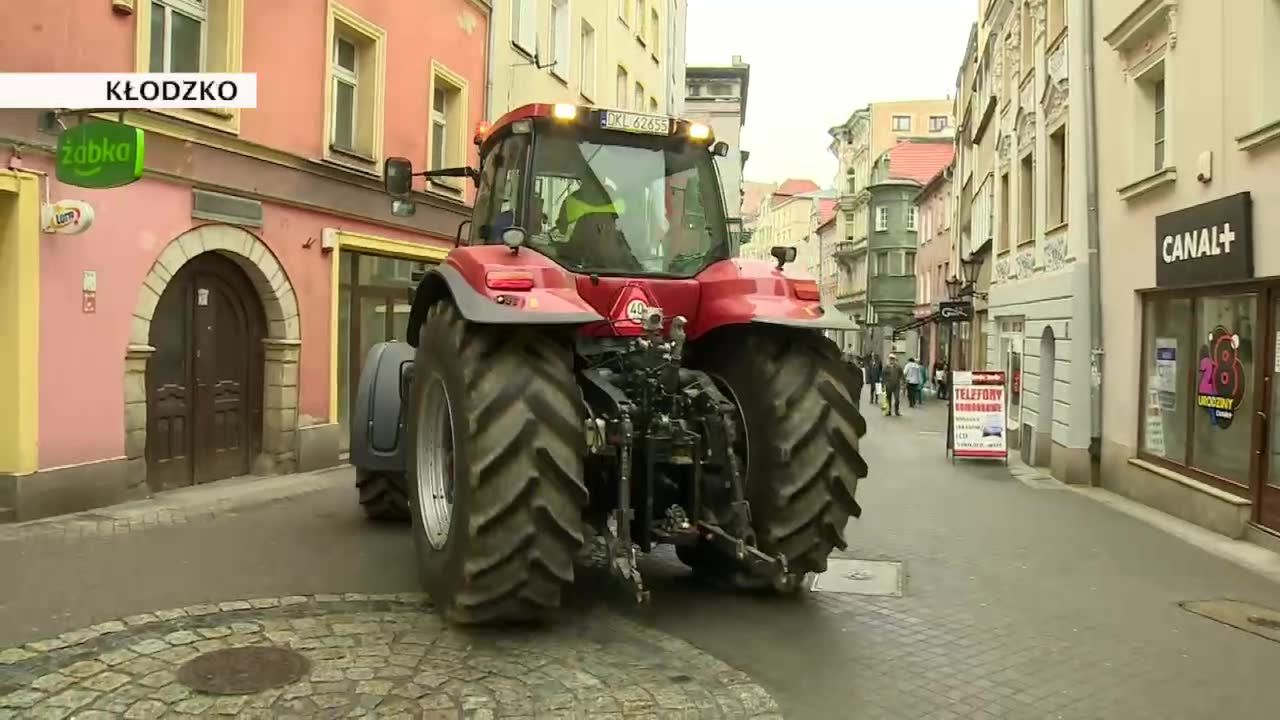 Rolnicy nie rezygnują z protestów. Blokowali zjazd z drogi ekspresowej S3 oraz ulice Kłodzka