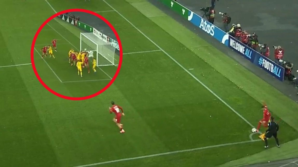 Twitter / Screen / TVP Sport / Na zdjęciu: Sebastian Szymański strzelił gola bezpośrednio z rzutu rożnego