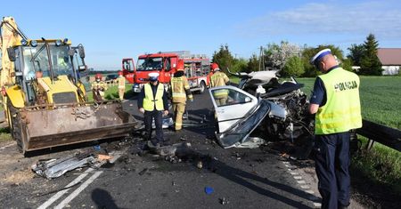 Fatalne zderzenie z koparką. Nie żyje młody mężczyzna