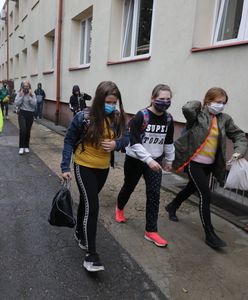 Koronawirus w Polsce. Mężczyzna wtargnął do szkoły w Koluszkach. Kazał uczniom zdejmować maseczki