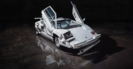 Countach Wilka z Wall Street trafił na aukcję. Tym razem ten rozbity