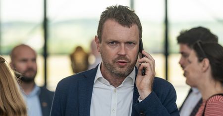 "600 tys. euro łapówki". Oskarżenia pod adresem Michała Tuska