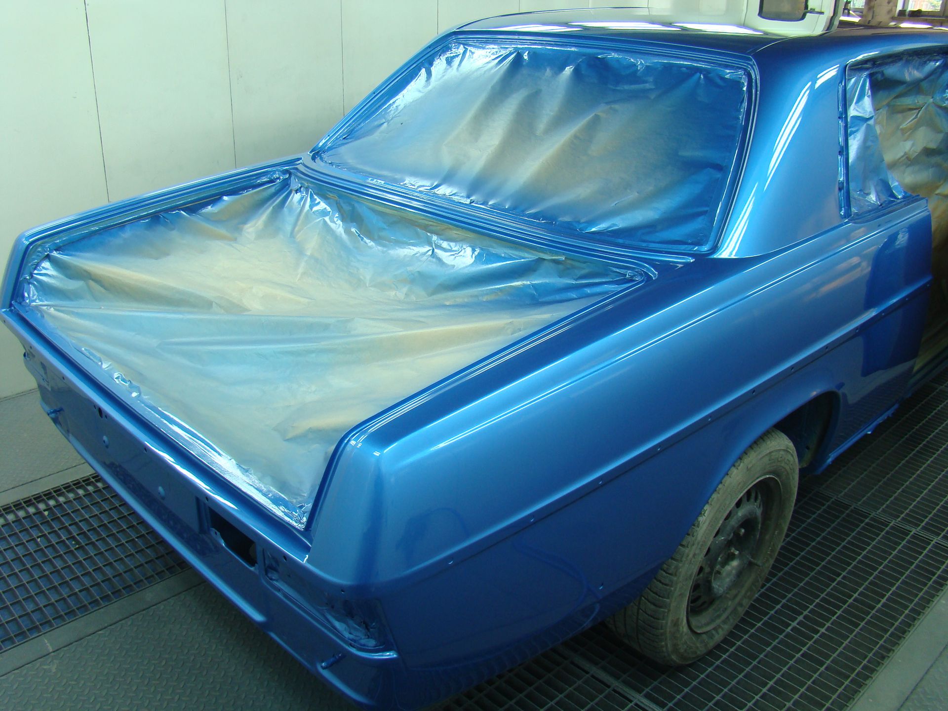 Mercedes 250C (W114) Coupe - lakierowanie 9