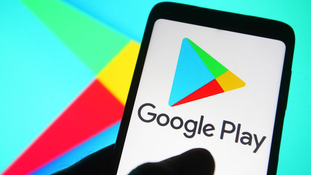 UKRAINE - 2021/10/06: In this photo illustration a Google Play Store logo is seen on a smartphone. (Photo Illustration by Pavlo Gonchar/SOPA Images/LightRocket via Getty Images)
