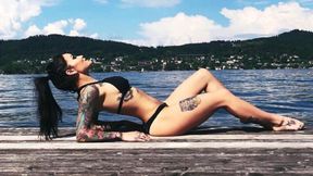 Wyjątkowa WAG z Premier League. Kocha tatuaże, zabawę z ogniem i uwielbia kusić